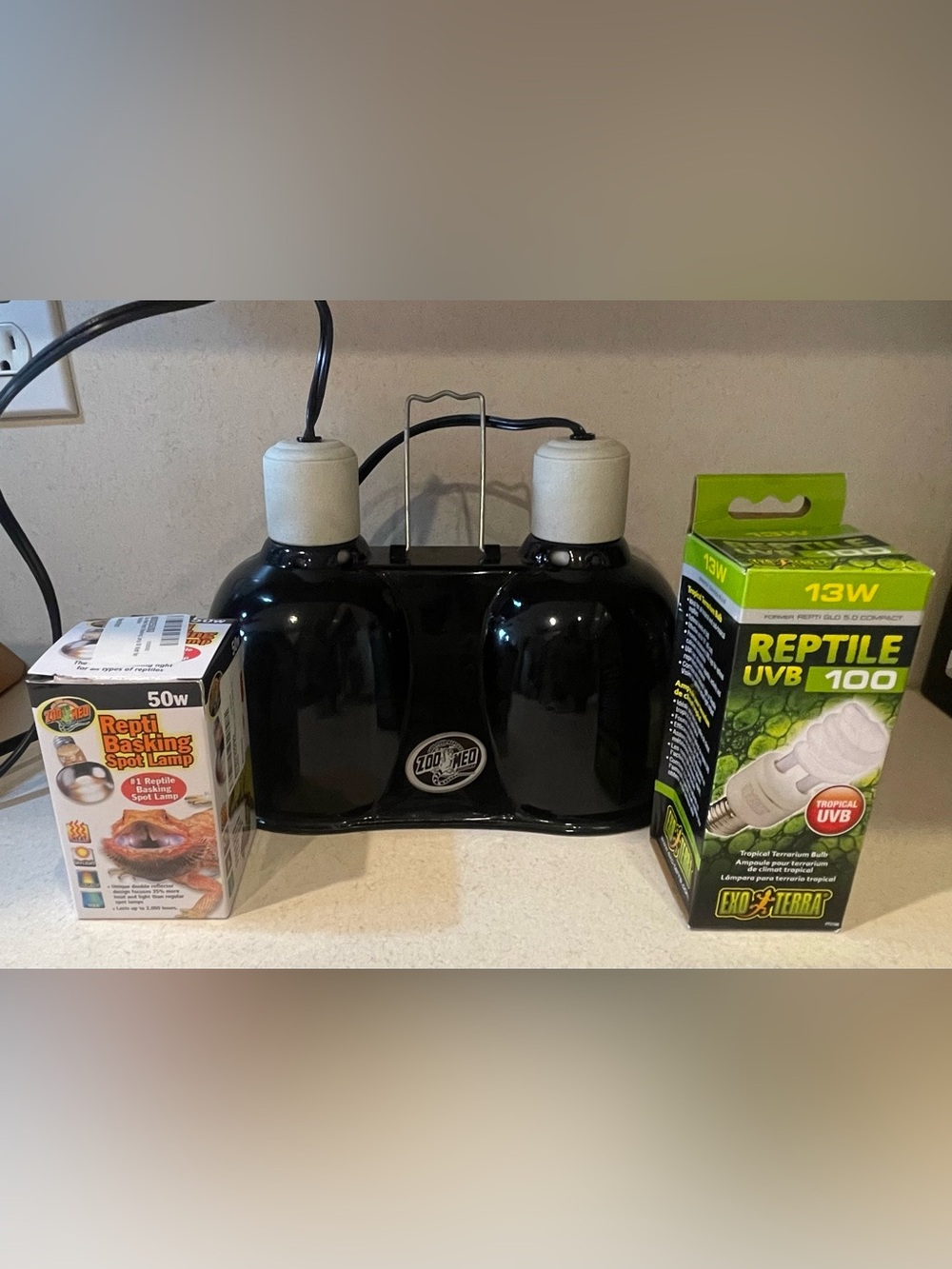 Zoo Med Dual Dome Reptile Heat Lamp Fixture & Two Different Bulbs